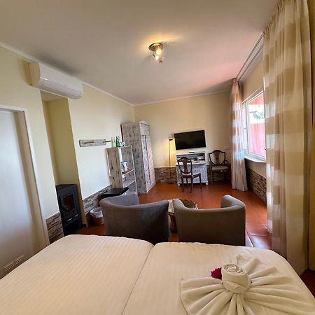 Inn & Art Madeira Caniço Buitenkant foto